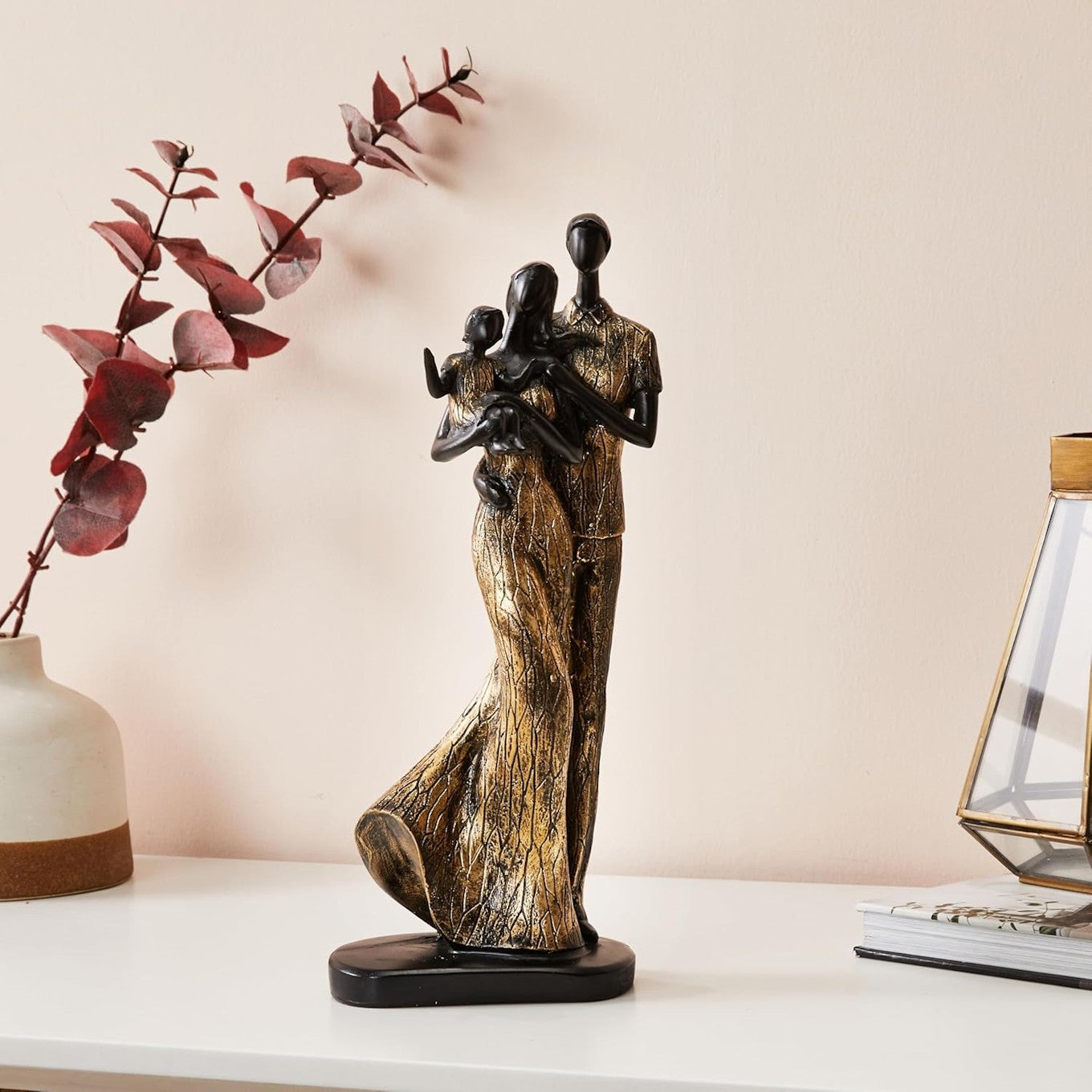 Stylish Loving Couple Resin Romantic Figurine Statue